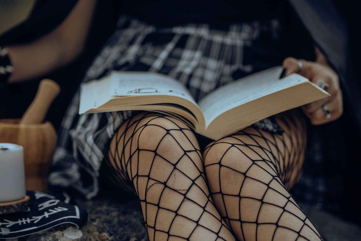 Telling My Partner About My Love for Dark Romance Was Way Less Dramatic Than My Kindle Library